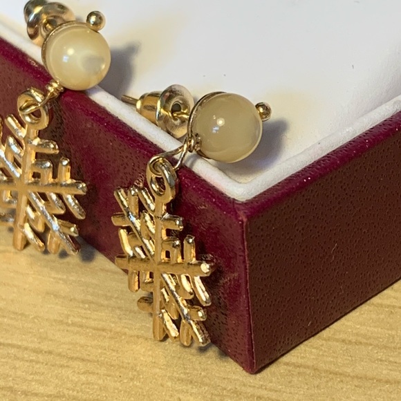 Rose gold & Moonstone Snowflake Jewelry Set - Picture 7 of 8